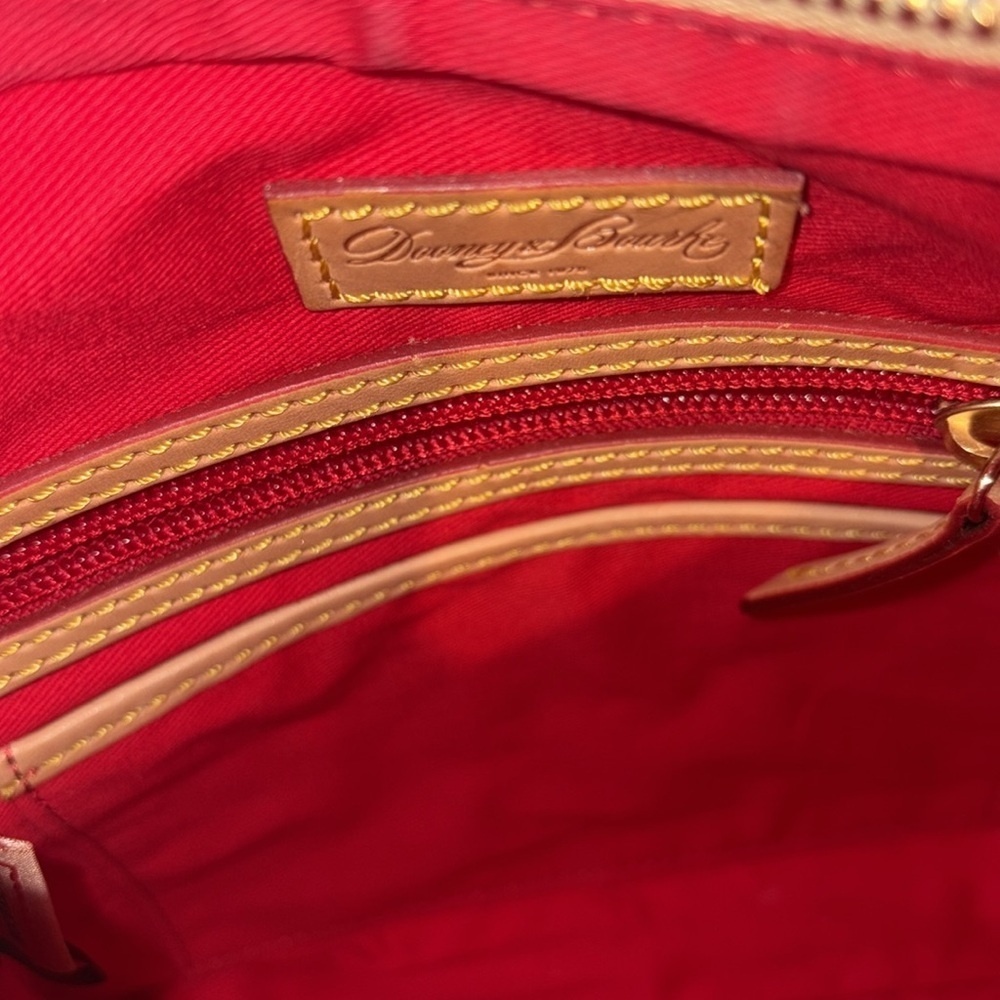 Dooney Bourke  Wavy Crossbody bag, leather red & White tan leather trim/red edge - Picture 16 of 17